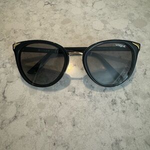 Vogue Sunglasses (black)
